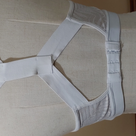 Victoria's Secret Shimmer Leaves Sports Bra 34D - Picture 12 of 16